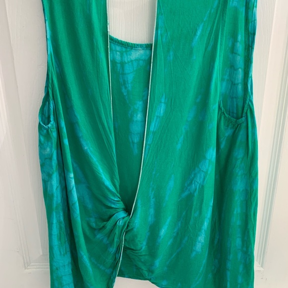 Green Open- back Tank Top-Medium - Picture 6 of 6